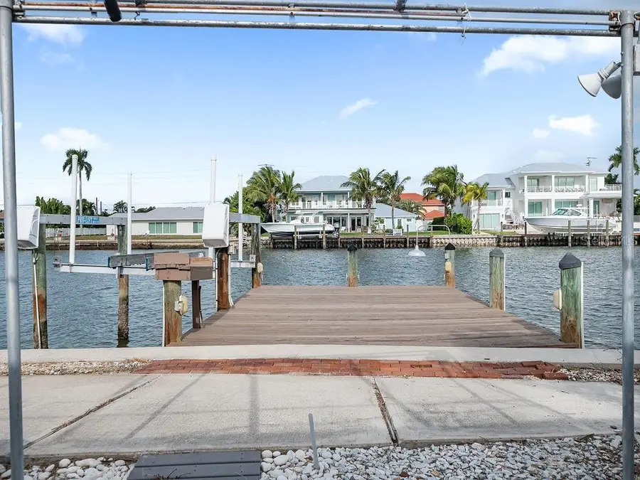 34 Seaside Court, Holmes Beach, FL 34217 - Image #3