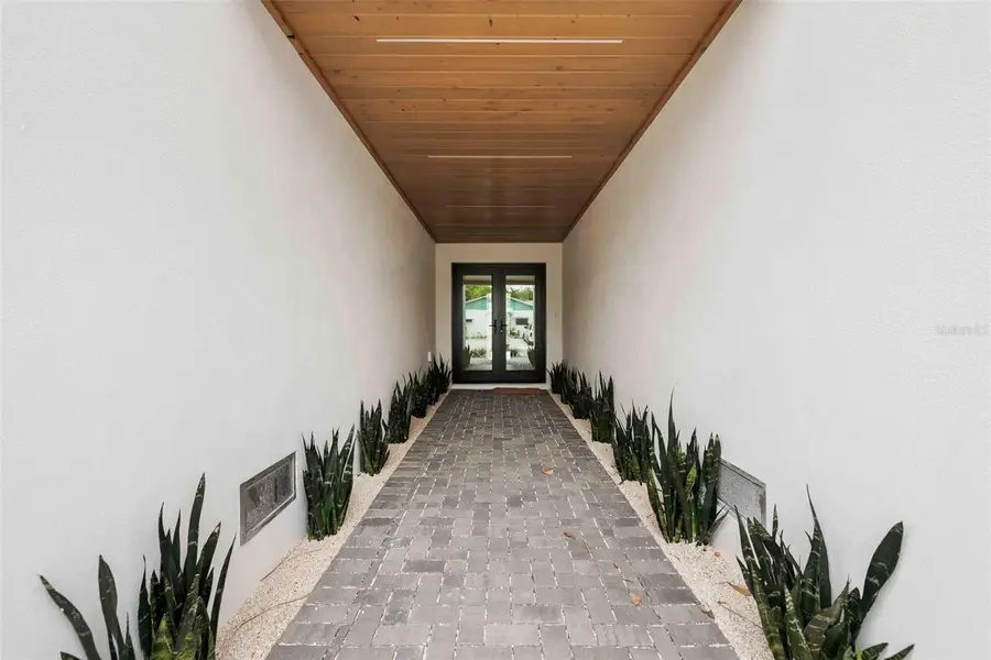 5612 Guava Street, Holmes Beach, FL 34217 - Image #3