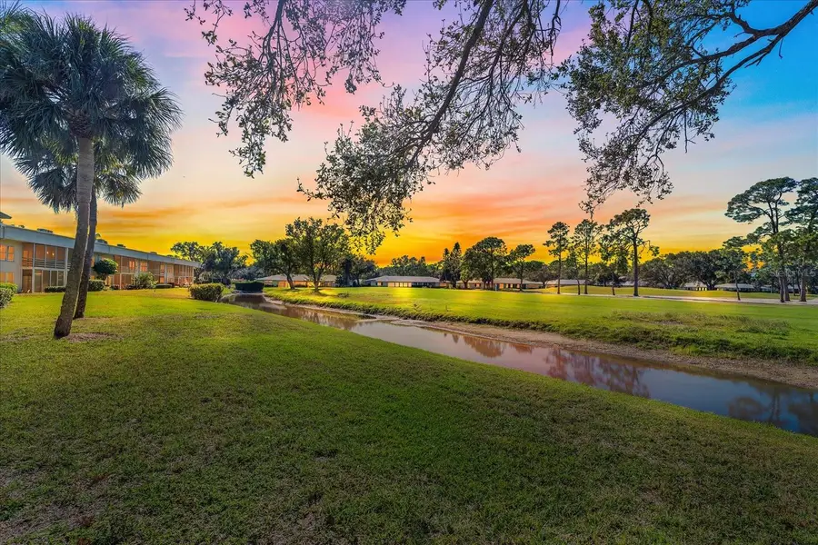 7860 Palm Aire Lane #104, Sarasota, FL 34243 - Image #3