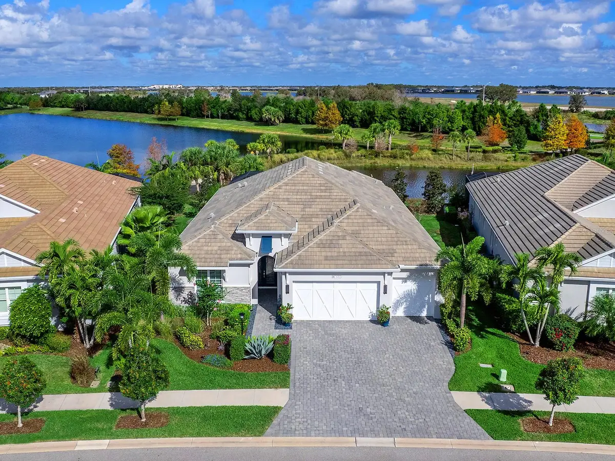 8262 Grande Shores Drive, Sarasota, FL 34240 - Image #1