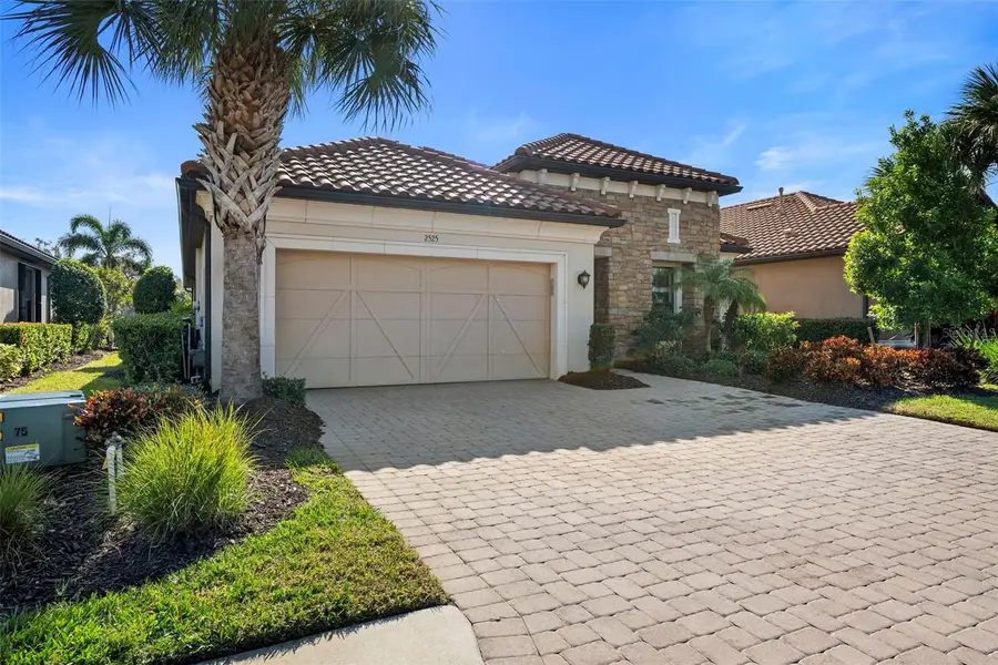 2525 Vaccaro Drive, Sarasota, FL 34231 - Image #2