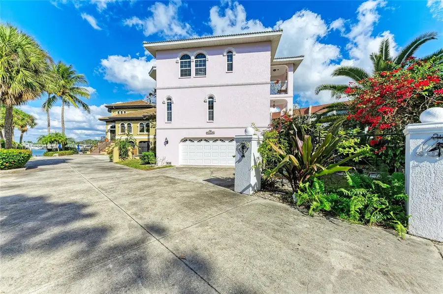 282 Santa Maria Street, Venice, FL 34285 - Image #3