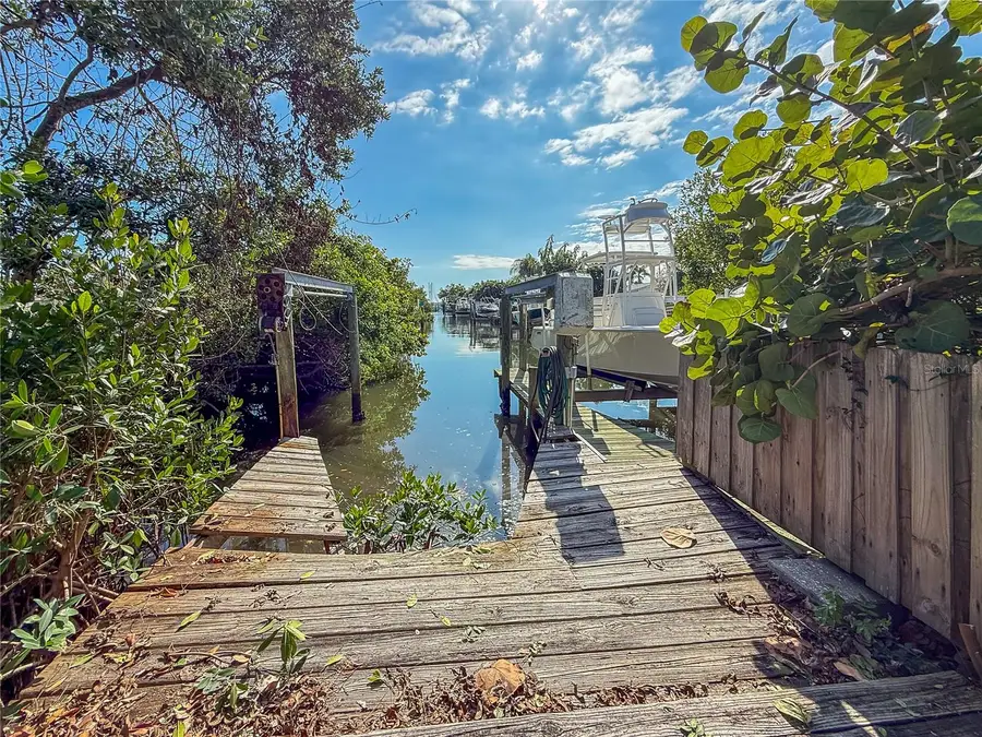 2401 10th Street W, Palmetto, FL 34221 - Image #2