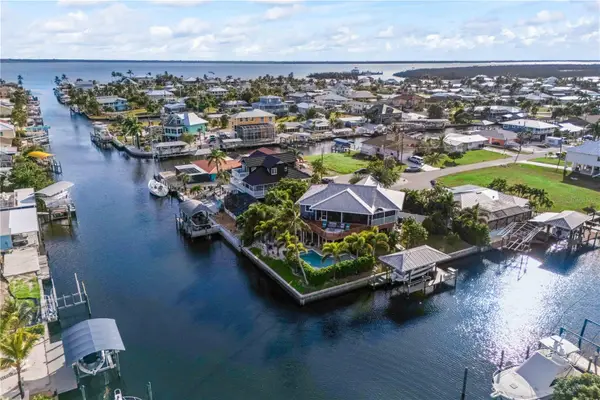 3544 Ruby Ave, ST JAMES CITY, FL 33956