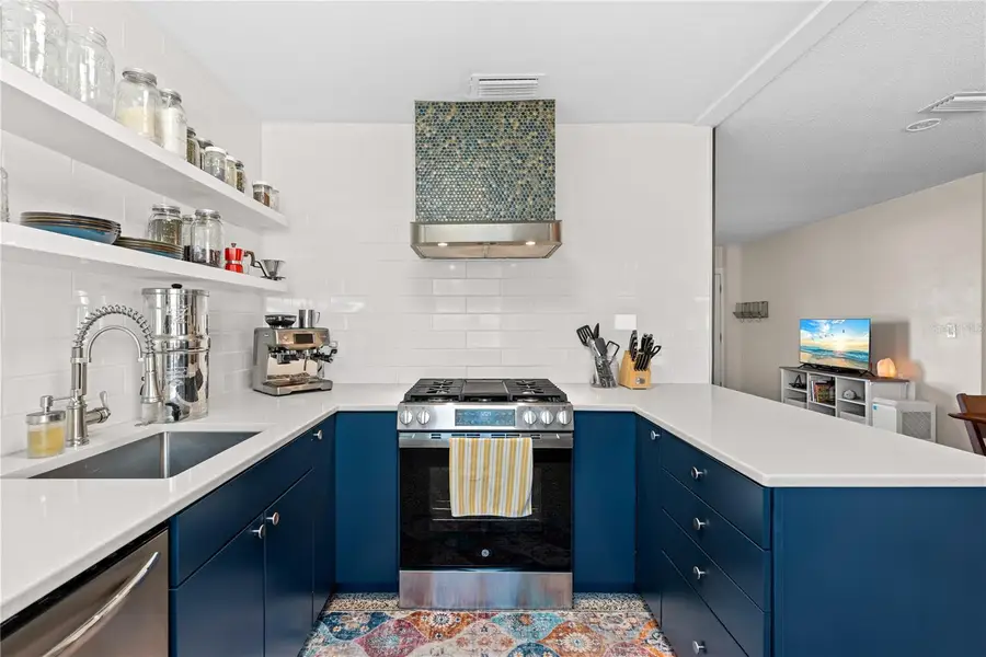 6227 Columbia Drive, Bradenton, FL 34207 - Image #2