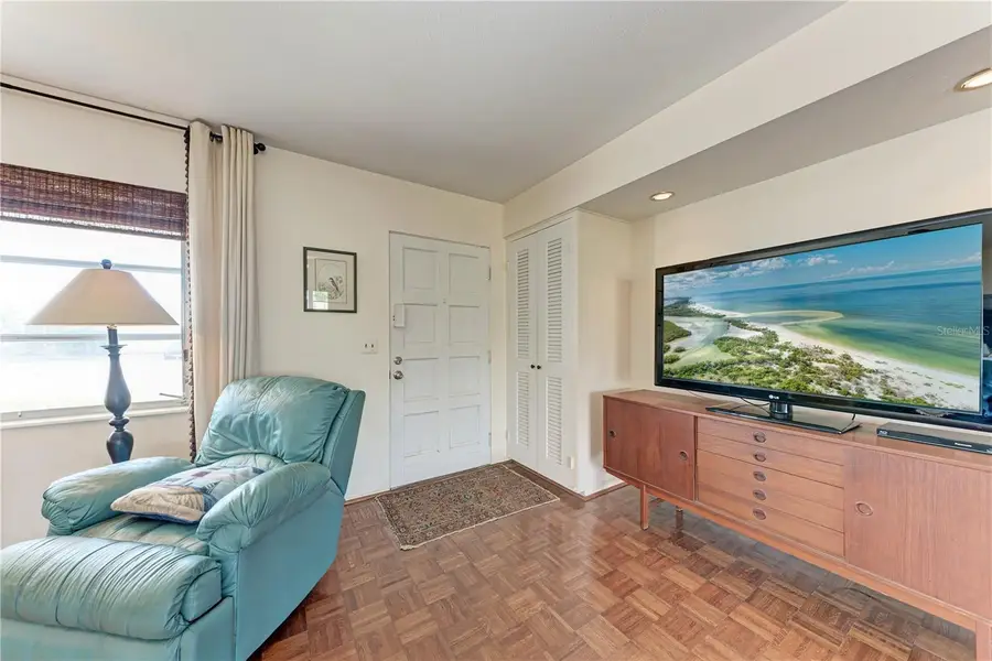 563 Oxford Drive, Venice, FL 34293 - Image #3