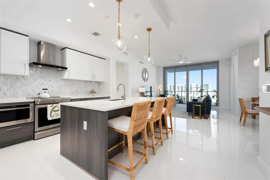 111 S Pineapple Avenue #719, Sarasota, FL 34236 - Image #2