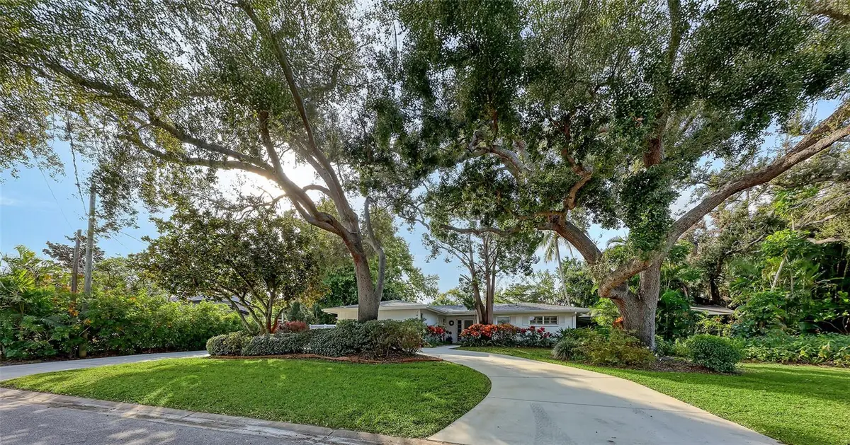 1672 Shoreland Drive, Sarasota, FL 34239 - Image #1