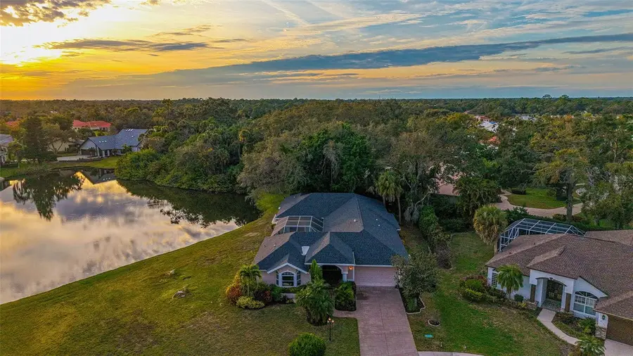 8117 Misty Oaks Boulevard, Sarasota, FL 34243 - Image #3