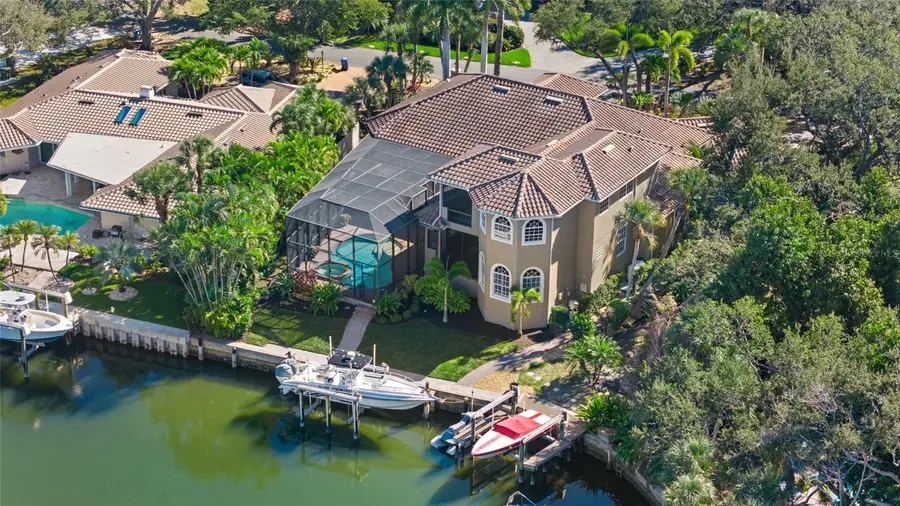 611 Tremont Street, Sarasota, FL 34242 - Image #2