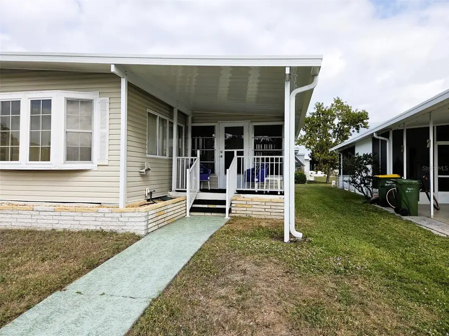 3209 Oakwood Boulevard S, Sarasota, FL 34237 - Image #2