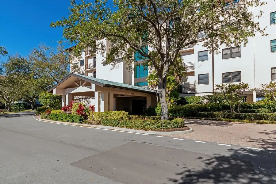 5408 Eagles Point Circle #302, Sarasota, FL 34231 - Image #2