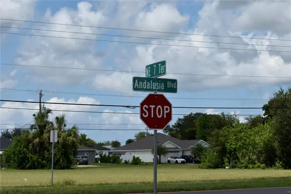 825 NE 7th Terrace, CAPE CORAL, FL 33909