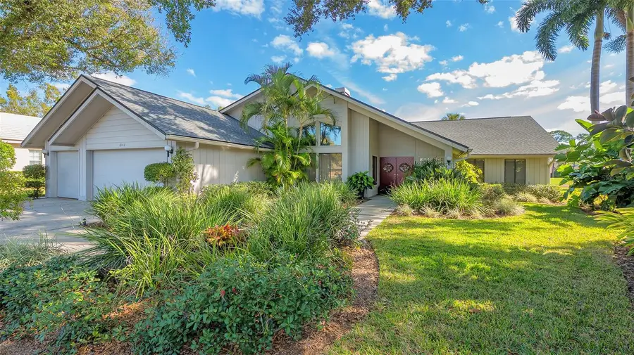 8142 Misty Oaks Boulevard, Sarasota, FL 34243 - Image #2