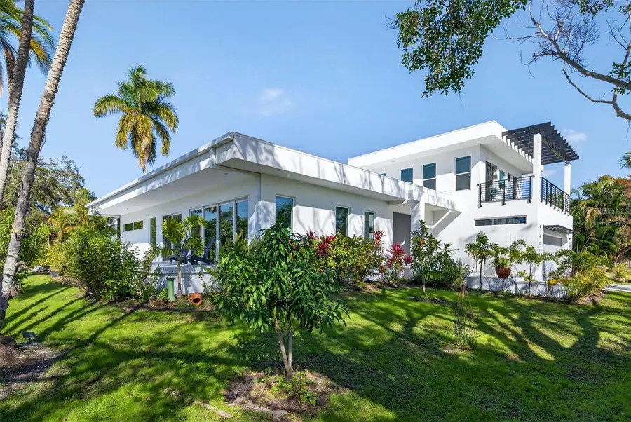 405 Edwards Drive, Sarasota, FL 34243 - Image #2