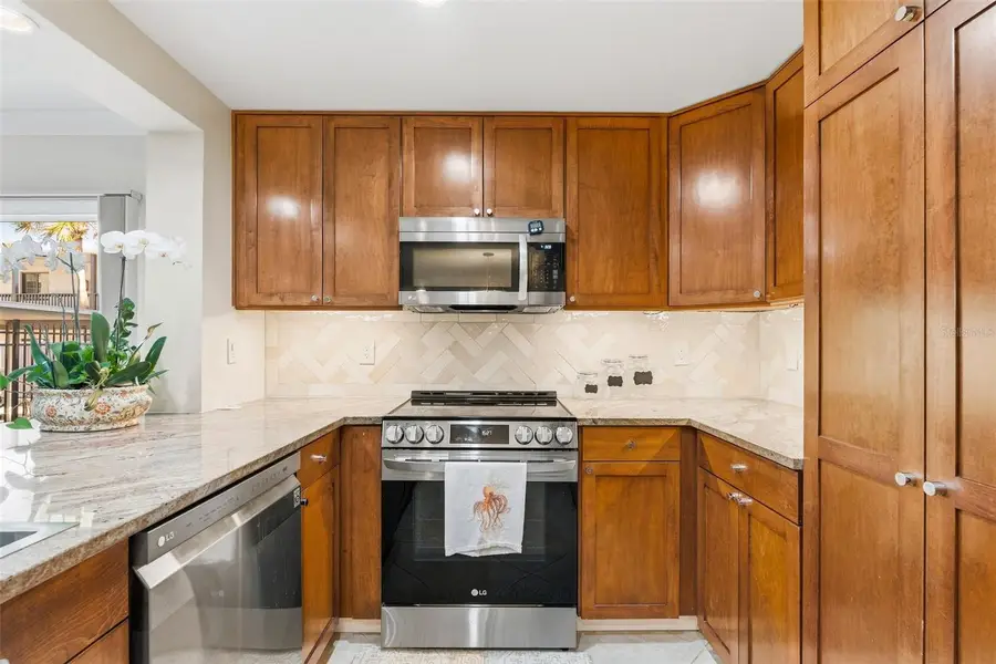 800 Benjamin Franklin Drive #110, Sarasota, FL 34236 - Image #3