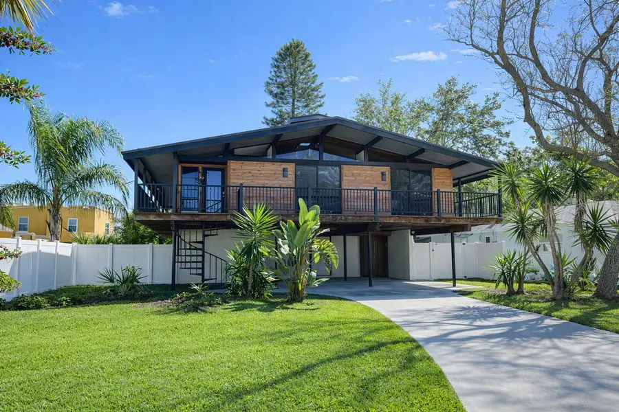 1942 New Hampshire Avenue Ne, Saint Petersburg, FL 33703 - #2