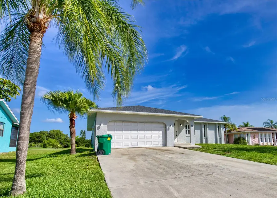 66 Oakland Hills Ct, Rotonda West, FL 33947 - Image #2