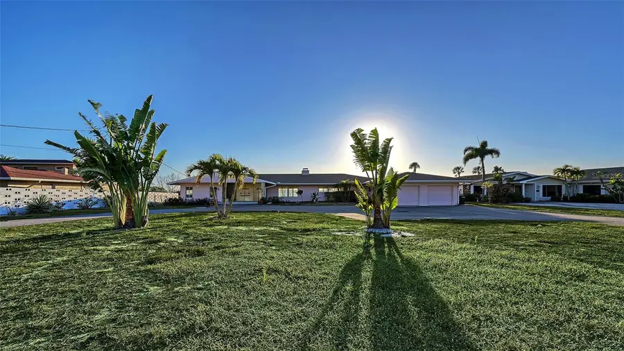 7322 Westmoreland Drive, Sarasota, FL 34243 - #2