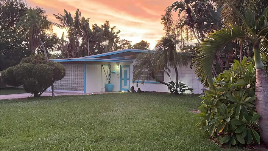 2225 Valencia Drive, Sarasota, FL 34239 - #3