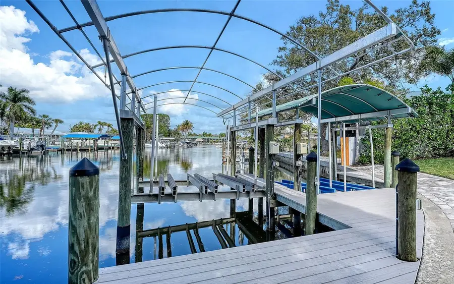 121 Holly Avenue, Sarasota, FL 34243 - #3