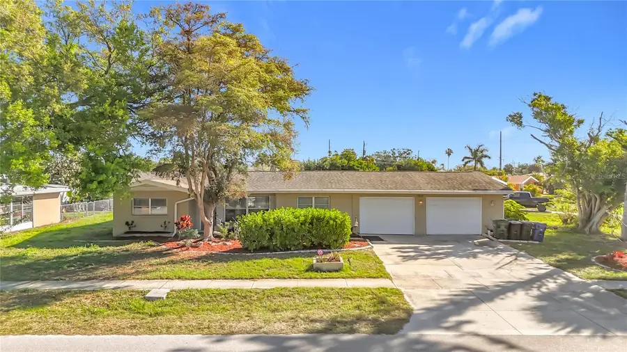 1521 Banyan Dr., Venice, FL 34293 - #3