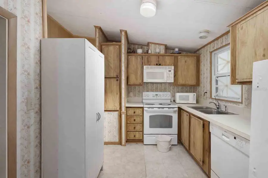 1763 W Schwartz Boulevard, Lady Lake, FL 32159 - #2