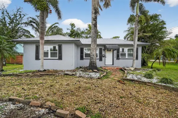 8301 Riverside Drive Ne, ST PETERSBURG, FL 33702