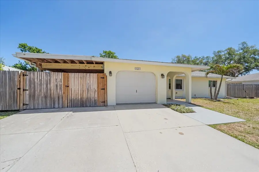 3247 Woodmont Drive, Sarasota, FL 34232 - #2