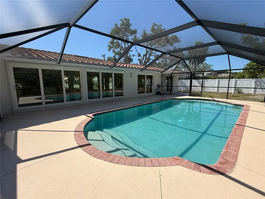 5569 Shadow Lawn Drive, Sarasota, FL 34242 - #3