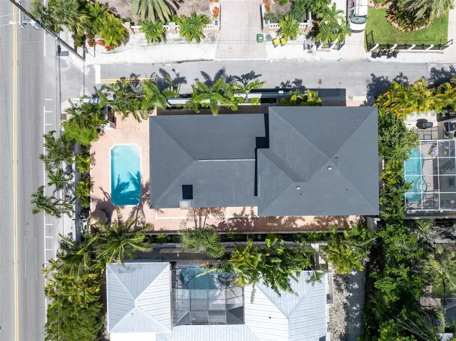 324 Siesta Drive, Sarasota, FL 34242 - #2