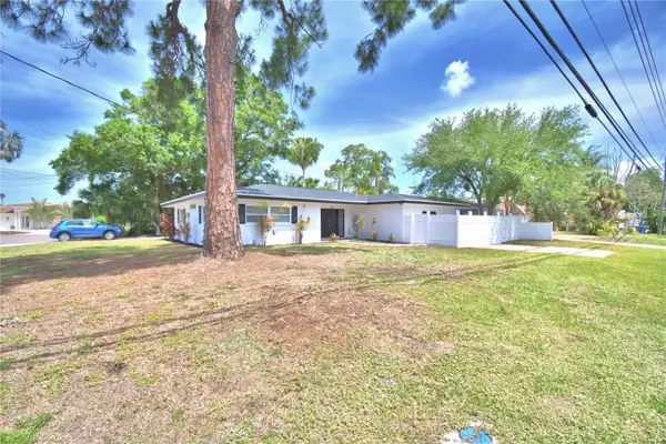 3553 Center Circle, LARGO, FL 33774