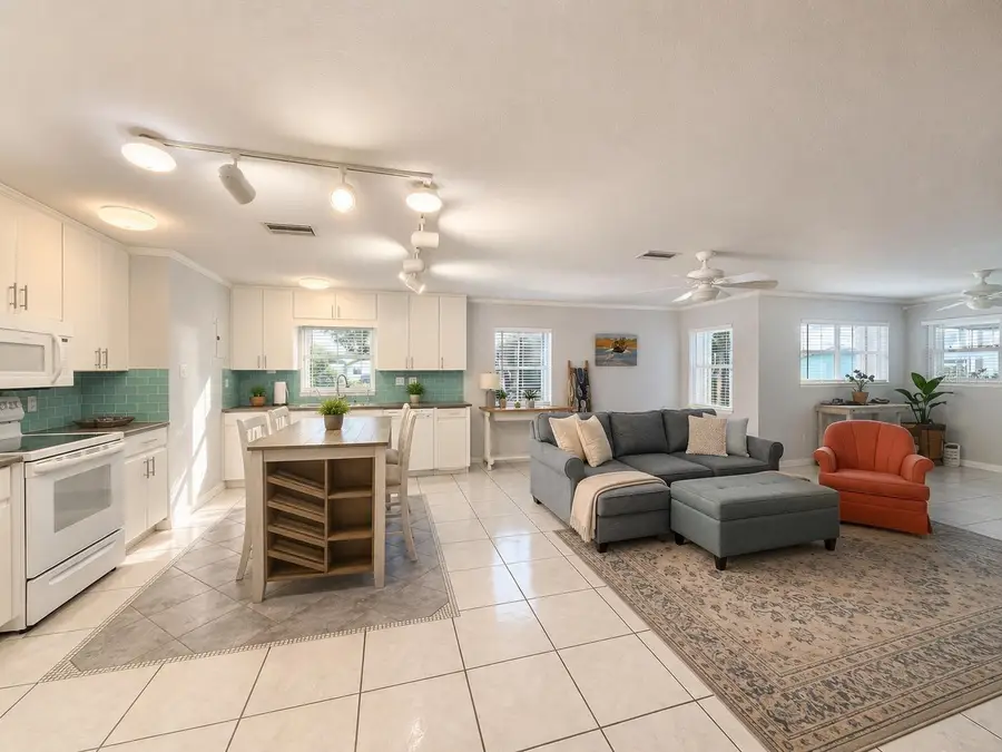 1205 Lisa Lane, Okeechobee, FL 34974 - #2