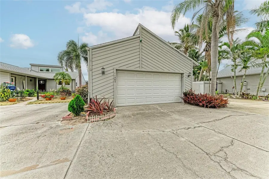 11207 Longwood Ct, Bradenton, FL 34209 - #2
