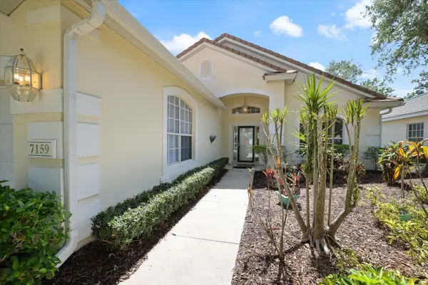 7159 Victoria Circle, UNIVERSITY PARK, FL 34201