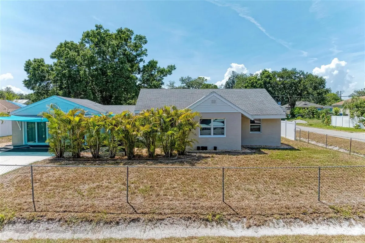 901 Oak Street Sw, Ruskin, FL 33570 - #1