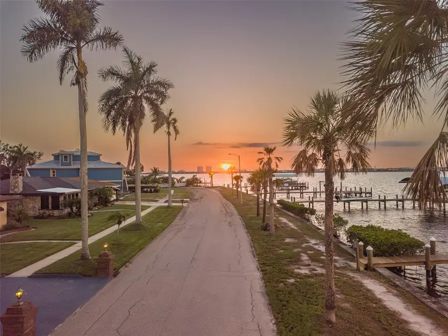 2410 Riverside Drive E, Bradenton, FL 34208 - #2
