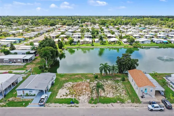 302 51st Avenue E, BRADENTON, FL 34203