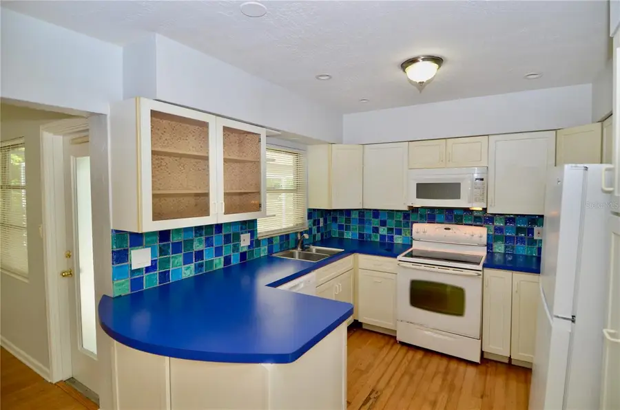 3525 Iroquois Avenue, Sarasota, FL 34234 - #2
