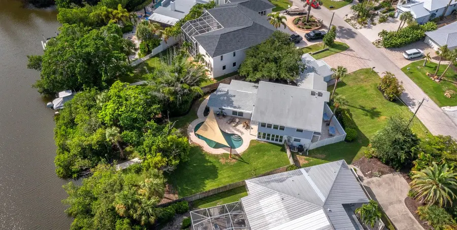 430 Island Circle, Sarasota, FL 34242 - #2