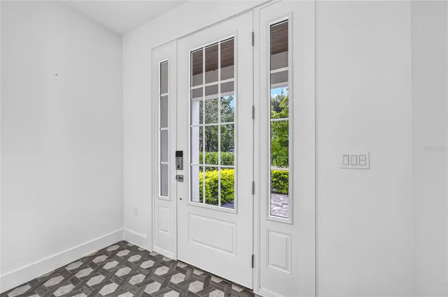 2590 Floyd Street, Sarasota, FL 34239 - #3