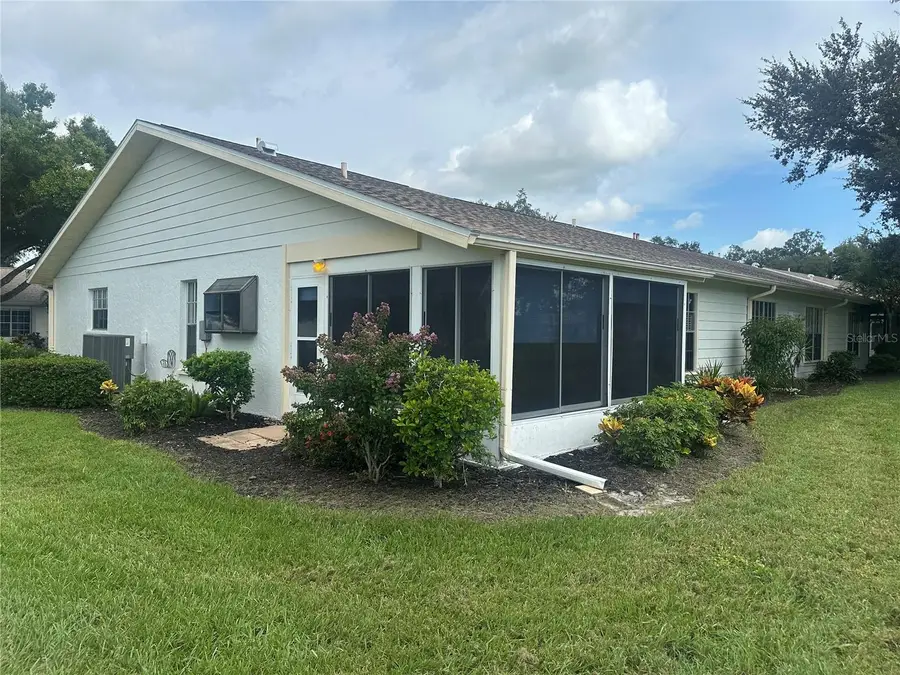 4242 Oakhurst Circle E, Sarasota, FL 34233 - #2