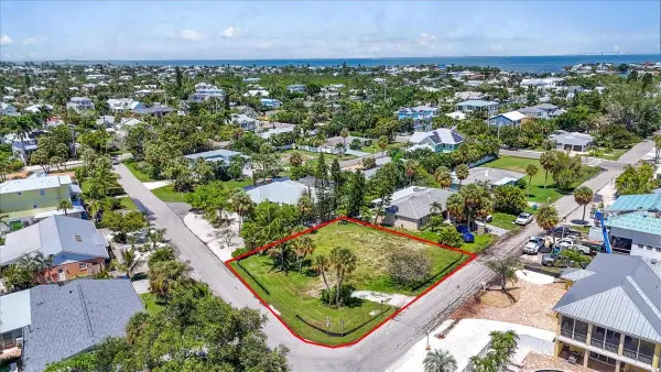 302 73rd Street, HOLMES BEACH, FL 34217