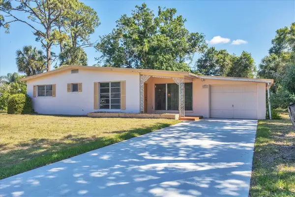 2538 Lakeshore Circle, PORT CHARLOTTE, FL 33952