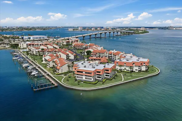 138 1st Street E #201, TIERRA VERDE, FL 33715
