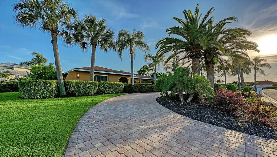 7137 Westmoreland Drive, Sarasota, FL 34243 - #2