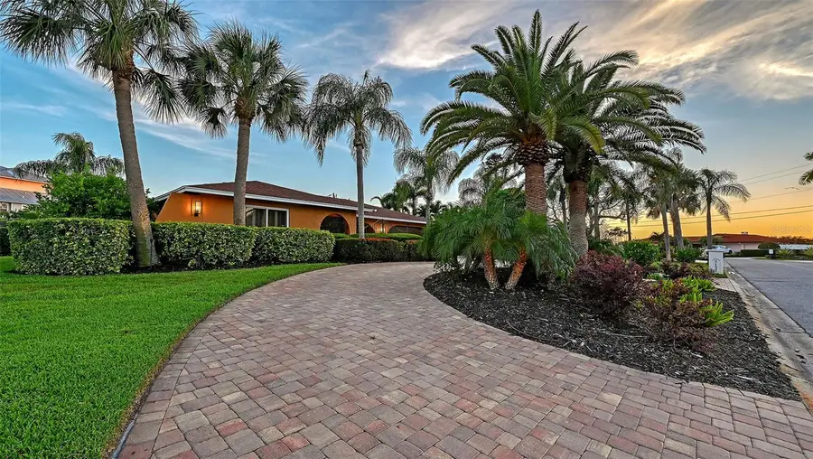 7137 Westmoreland Drive, Sarasota, FL 34243 - #3