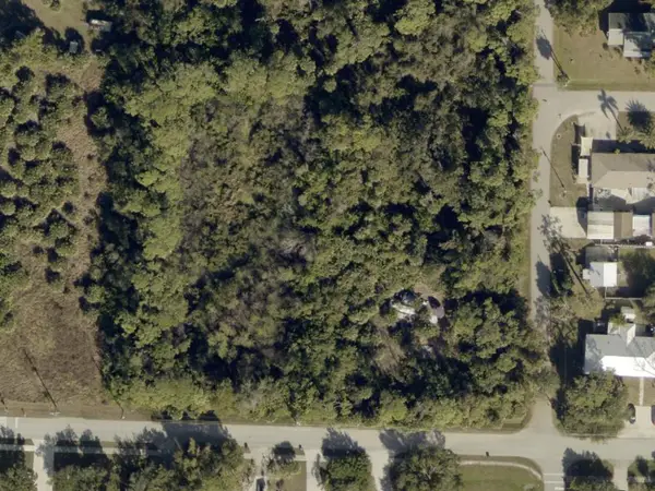 . N New York Avenue, ENGLEWOOD, FL 34223
