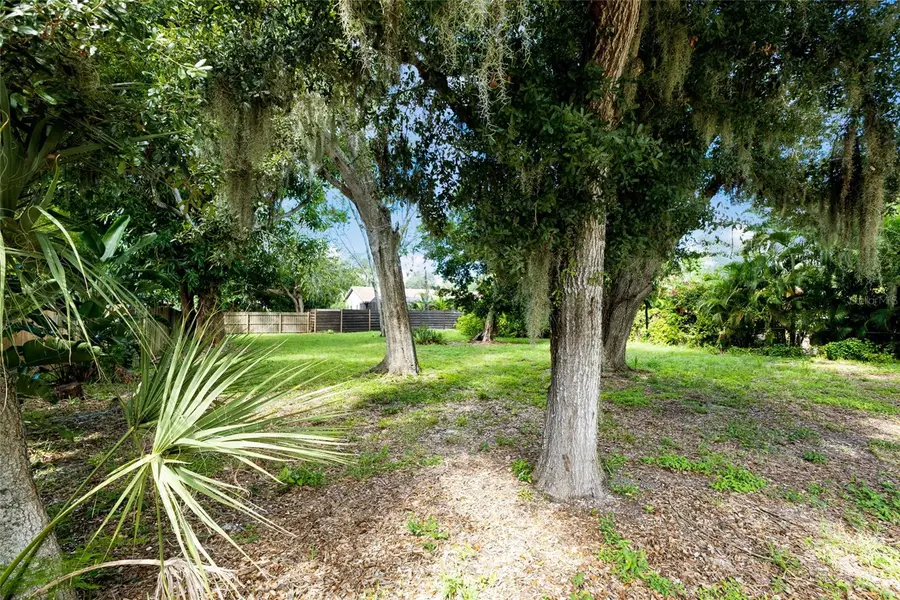 2423 Hickory Avenue, Sarasota, FL 34234 - #2