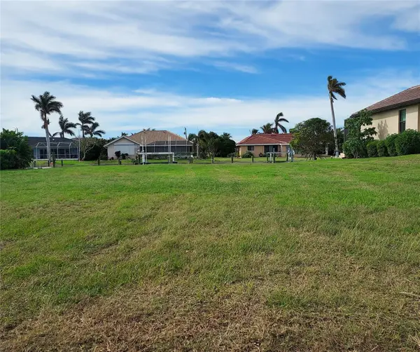 2200 Palm Tree Drive, PUNTA GORDA, FL 33950